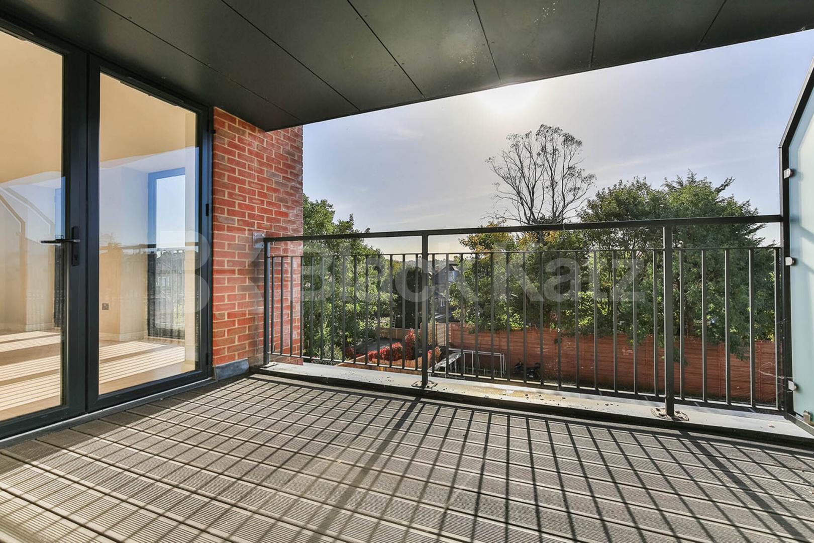 Stunny 2 bed 2 bath located within a new build with a large terrace Tottenham Lane, Crouch End